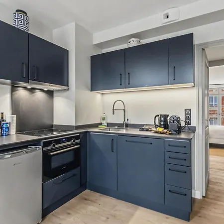 Lescale 1 - Modern Getaway In The Heart Of