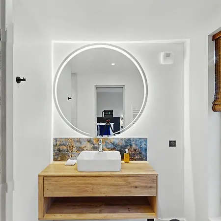 Apartament Lescale 1 - Modern Getaway In The Heart Of
